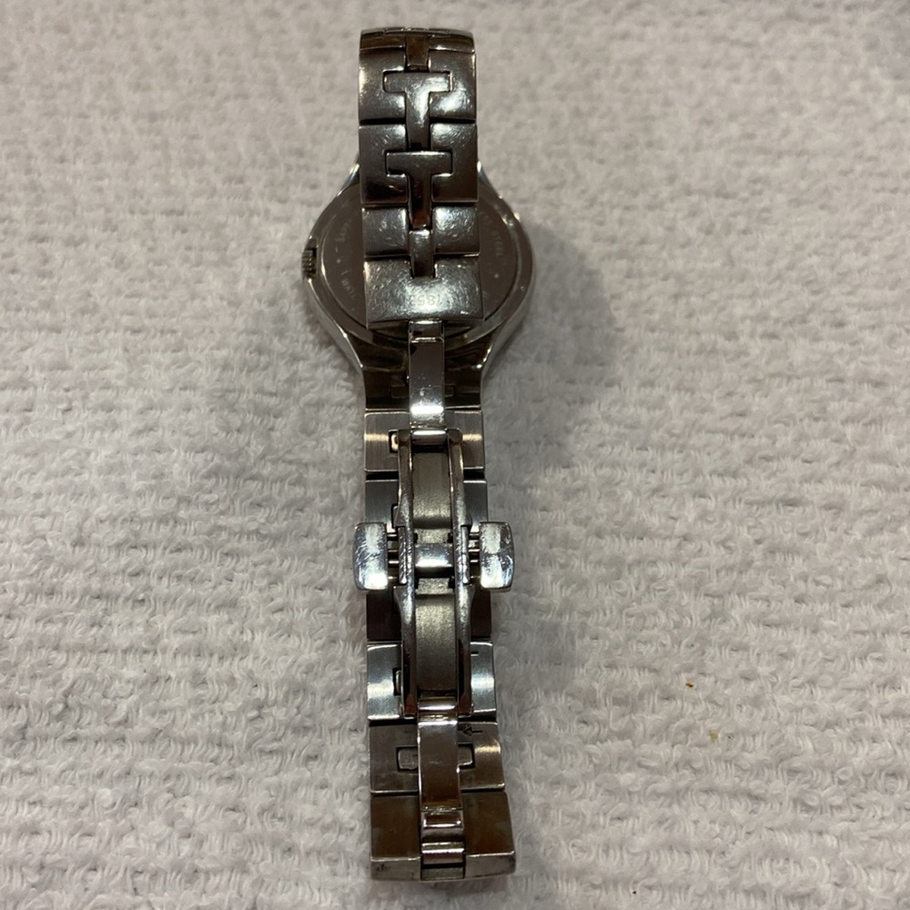 Tissot T-Trend T082210A Women’s Watch - Picture 3 of 5